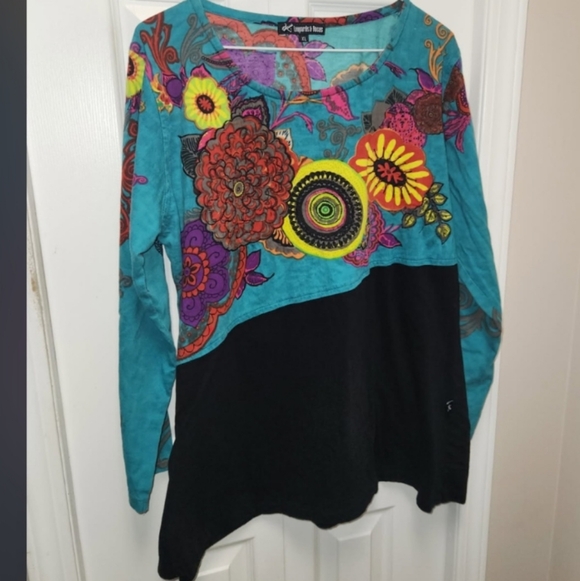 Leopards & Roses Colorful Top. - Picture 9 of 11